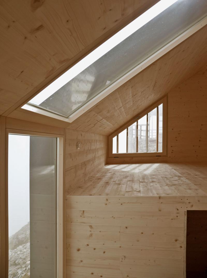 vista interna del bivacco