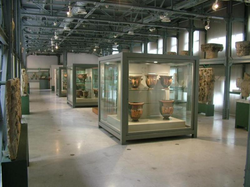 Vista della sala delle anfore e crateri