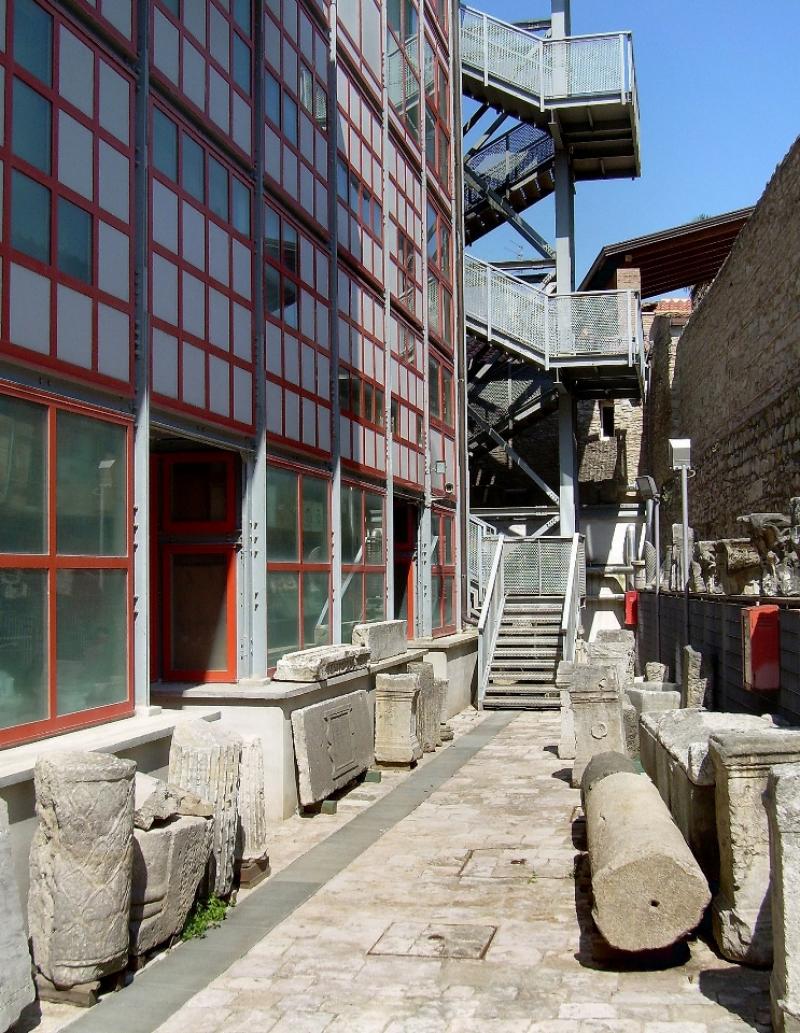 Prospetto su Piazza Vari, particolare