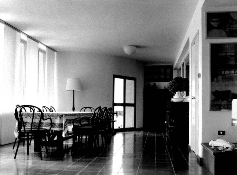 Il soggiorno con la zona pranzo 