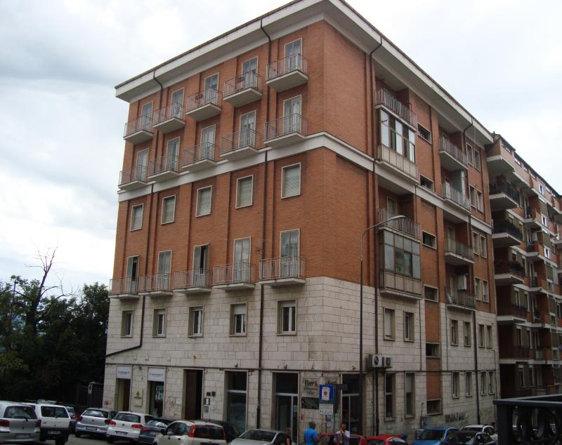 Angolo tra Piazza Vittorio Emanuele II e Via Nicola Vaccaro