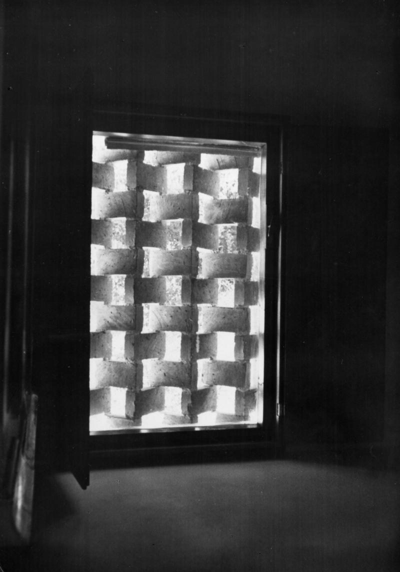 Particolare del grigliato dell'apertura in copertura