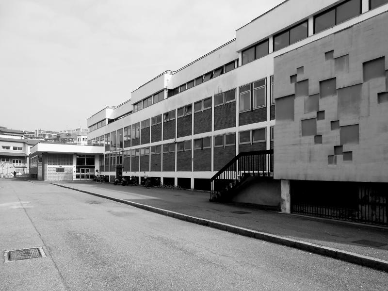 Scorcio della facciata su via Sally Mayer