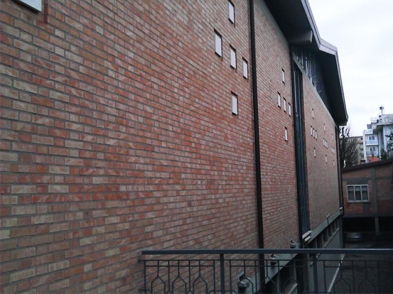 Dettaglio tamponamento in laterizio faccia a vista