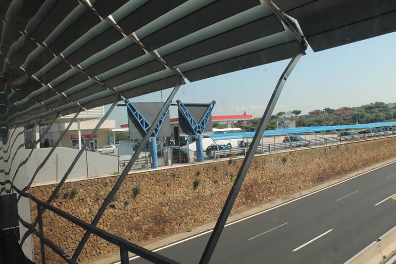 Vista interna verso l'autostrada