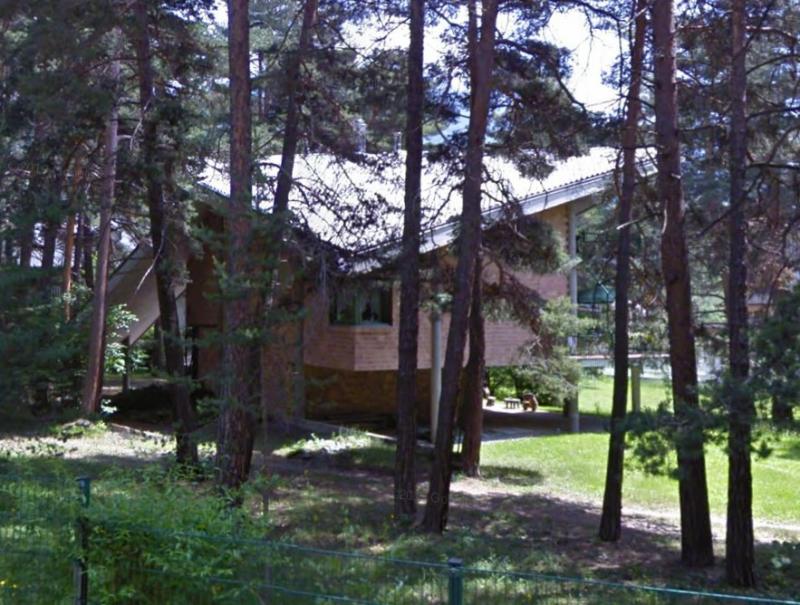 Vista esterna. È ancora presente il portico al piano terreno, chiuso dopo il 2011