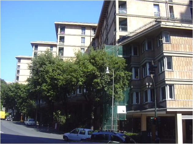 Veduta generale dell'edificio da via XII ottobre  