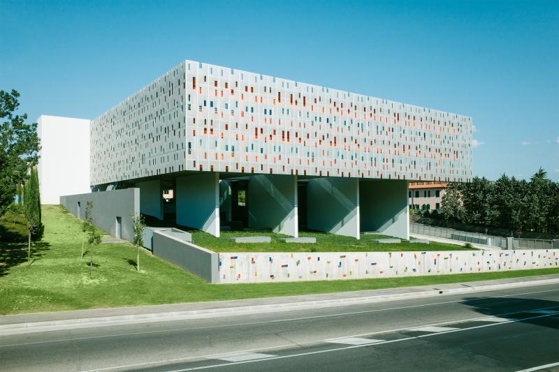 Fronte principale su Via Pietro Tuzi