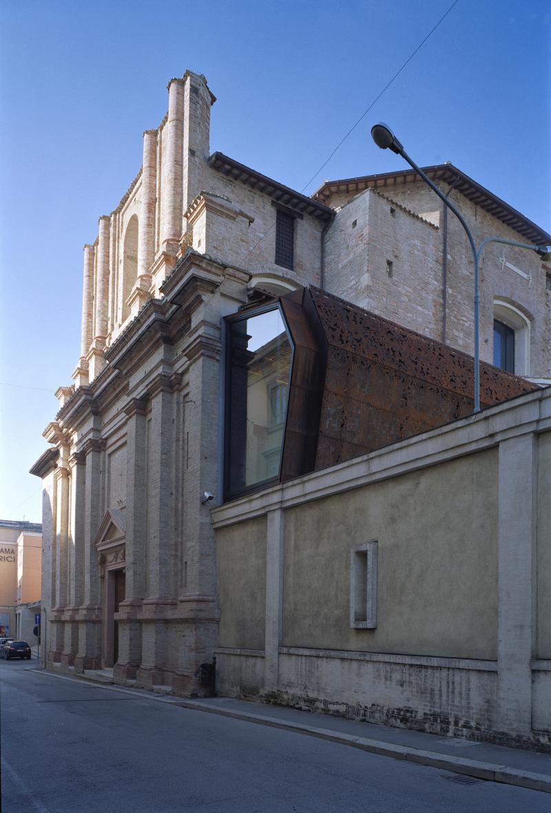 Prospetto laterale e scocca di rivestimento