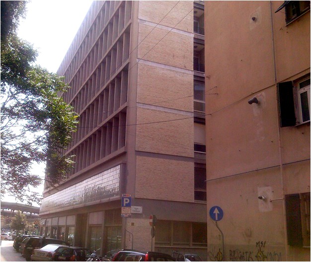 Veduta del prospetto su via Varese  
