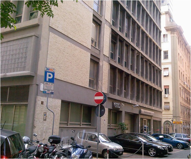 Veduta del prospetto su via Varese 