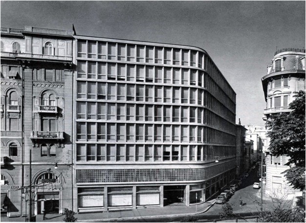 Foto dell'edicio a pochi anni dalla costruzione 