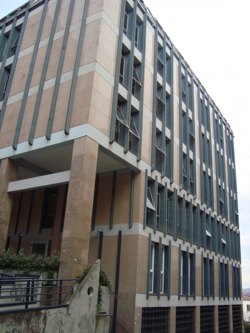 Prospetto laterale su Via Addono