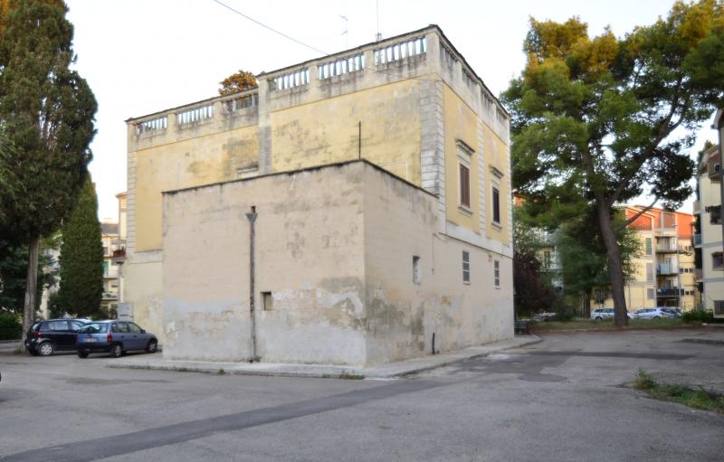 Prospetto posteriore