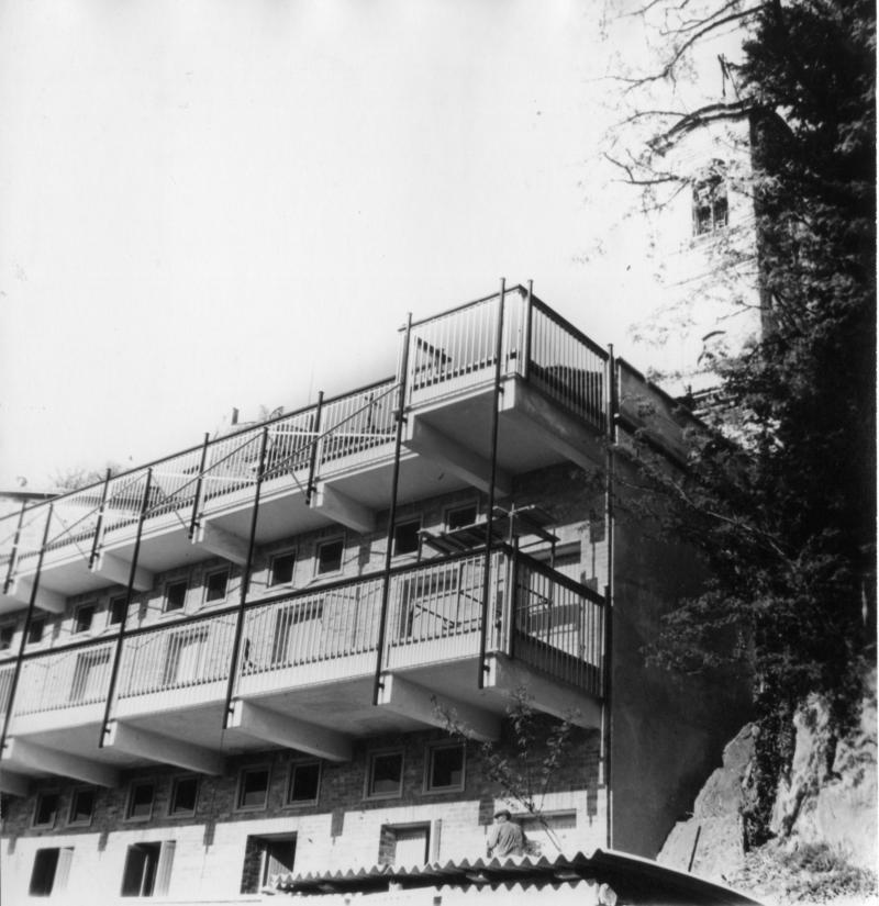 Dettaglio del fronte verso valle, anni Settanta 