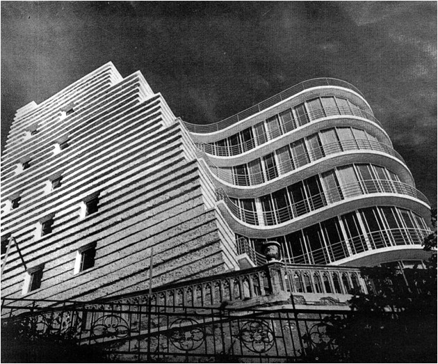 Foto dell'edificio a pochi anni dalla costruzione  