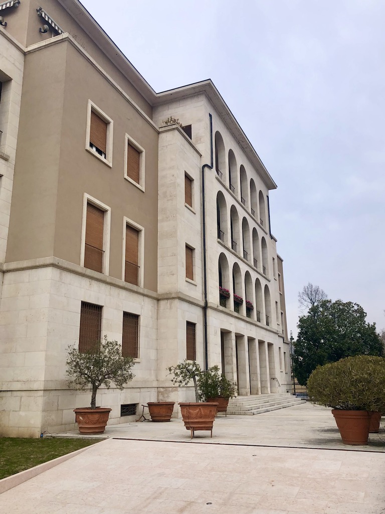 Vista del loggiato est