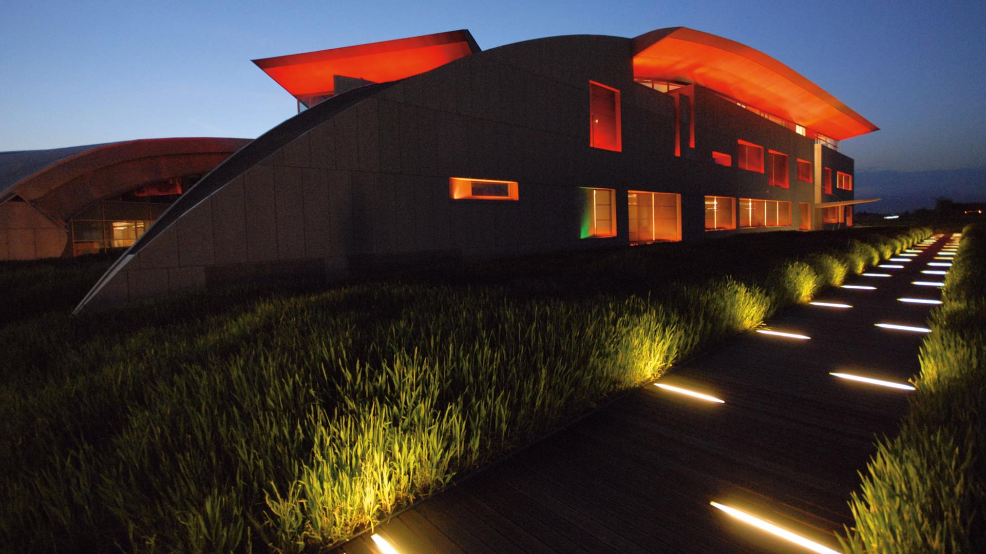 Vista notturna del complesso