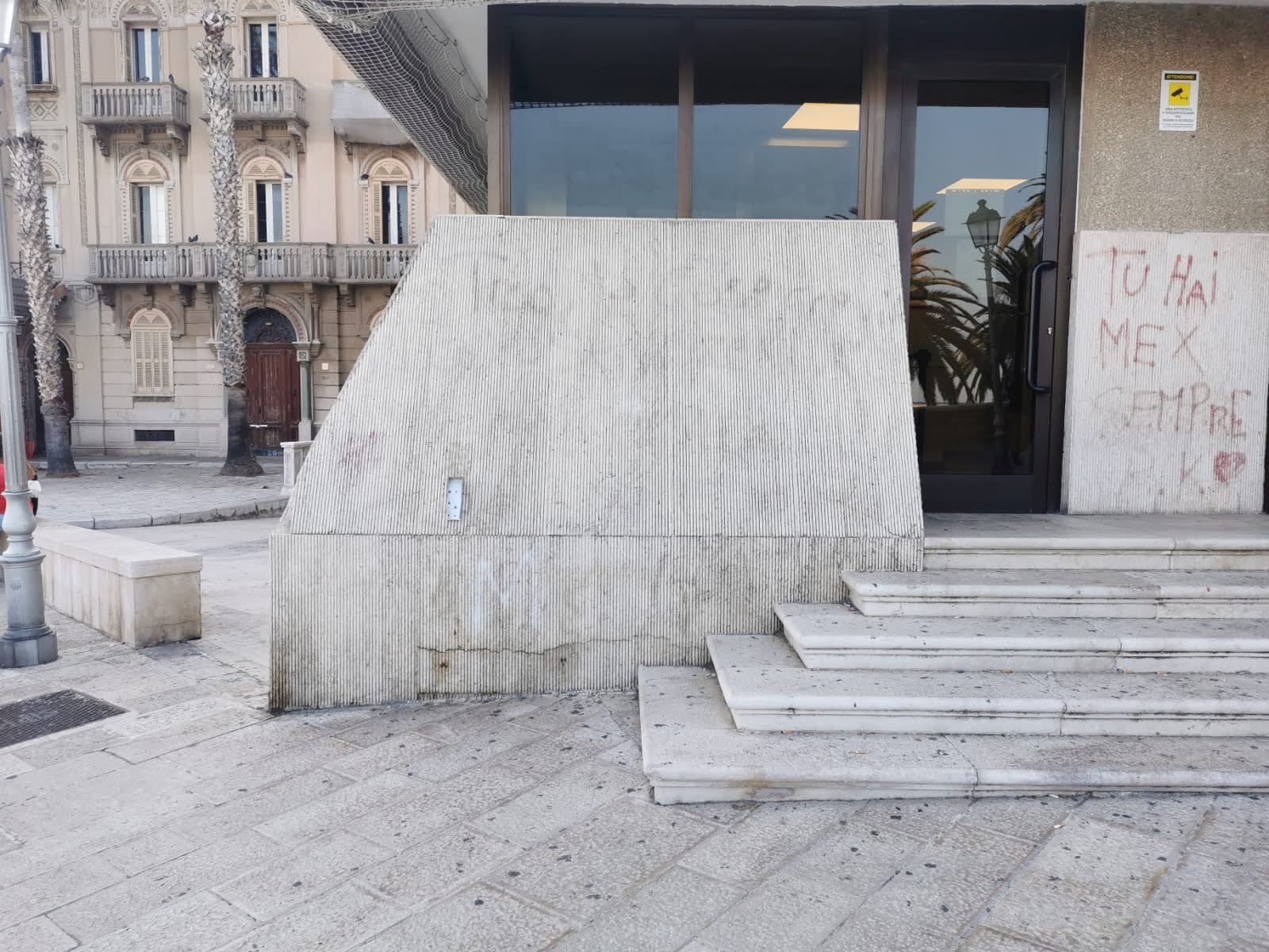 Dettaglio lavorazione pietra bianca di Ruvo 