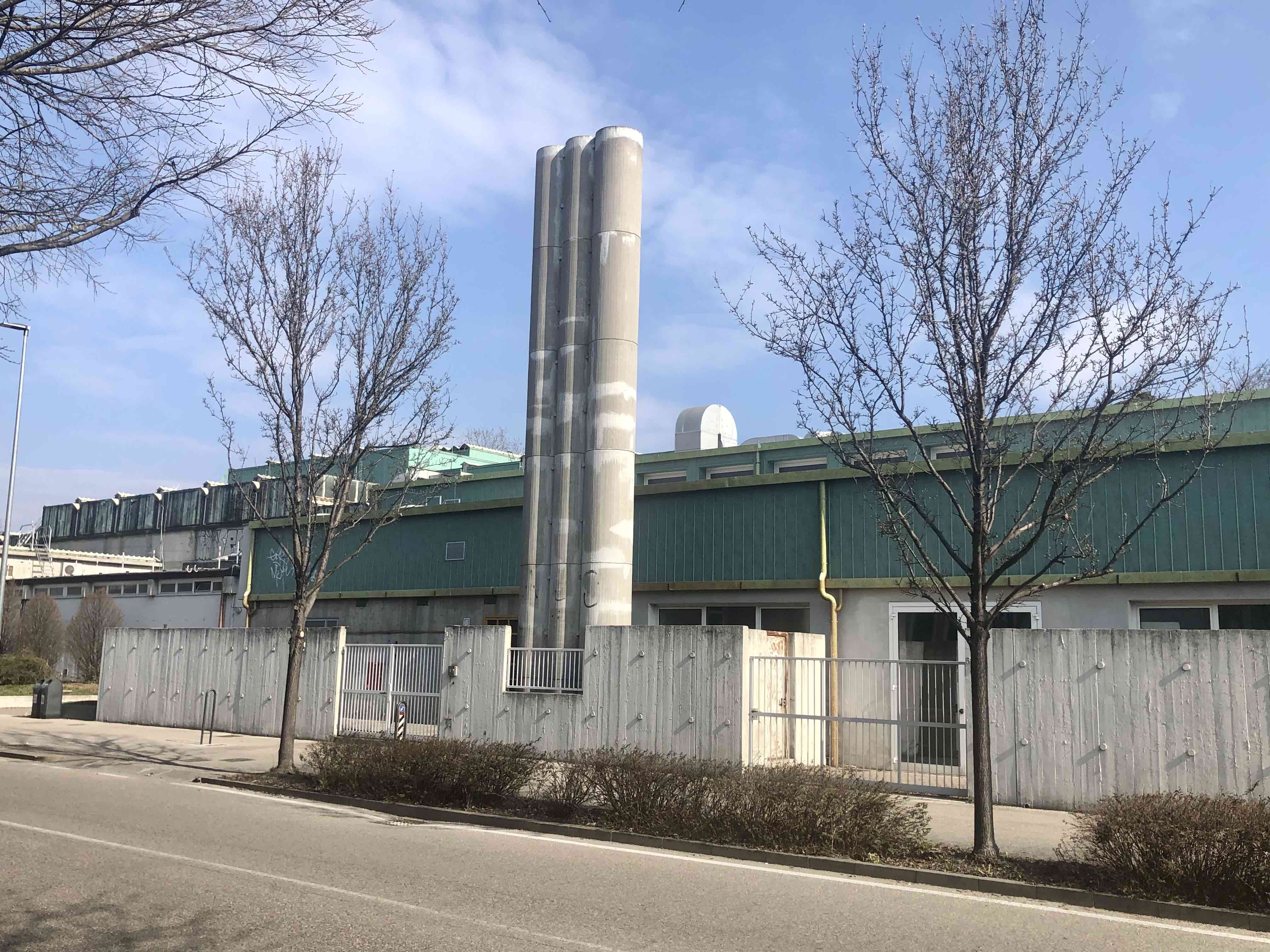 Prospetto ovest su via Ferrarin