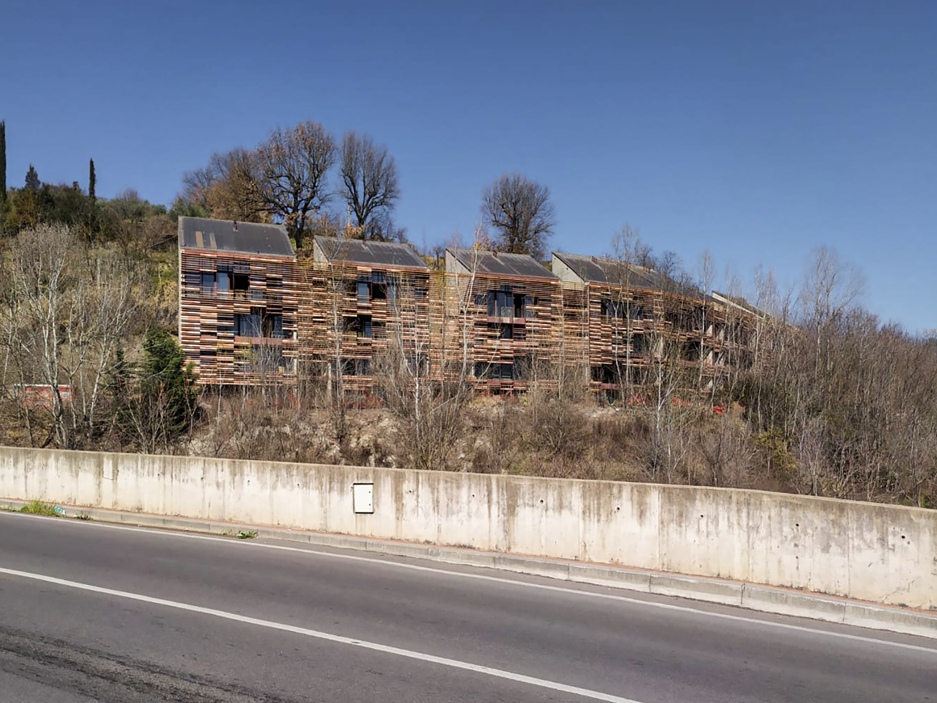 Vista dalla strada blocco residenziale di Via Speretolo