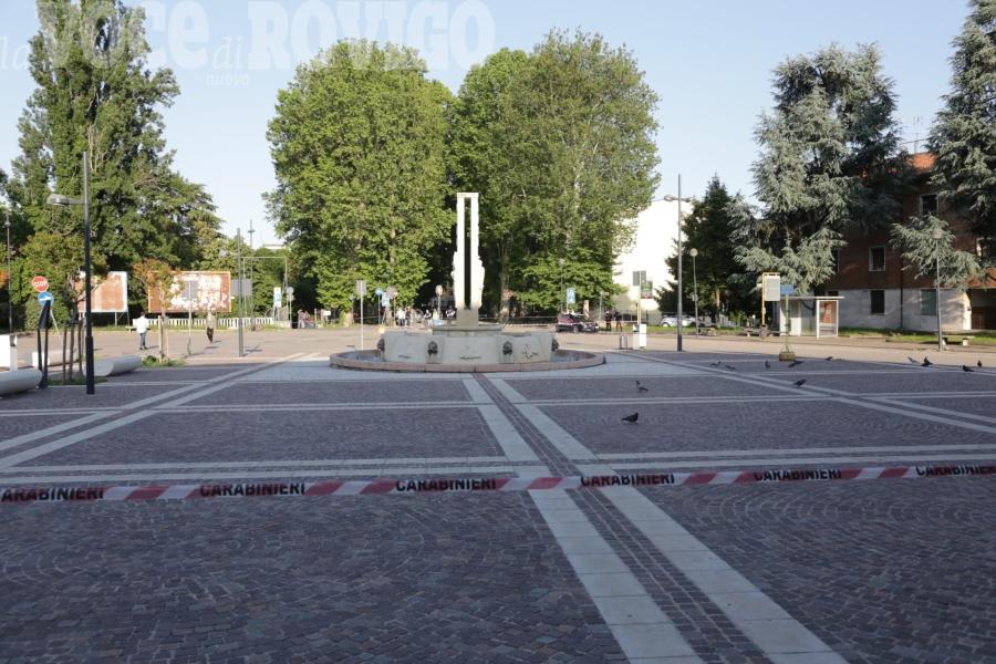 Vista della piazza e della fontana
