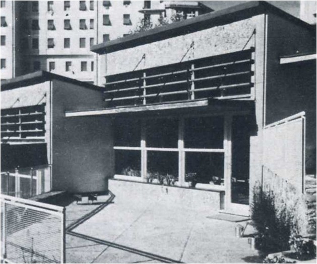 Foto dell'edificio a pochi anni dalla costruzione 1954 