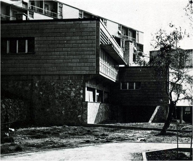Foto dell'edificio a pochi anni dalla costruzione 1954  