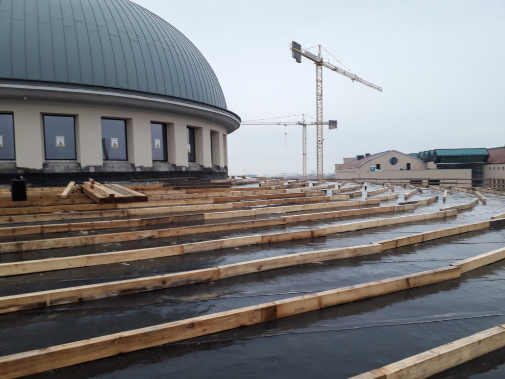 Foto di cantiere dei lavori alla copertura della 'rotonda'