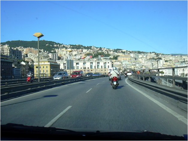 Veduta della sopraelevata dalla corsia verso levante