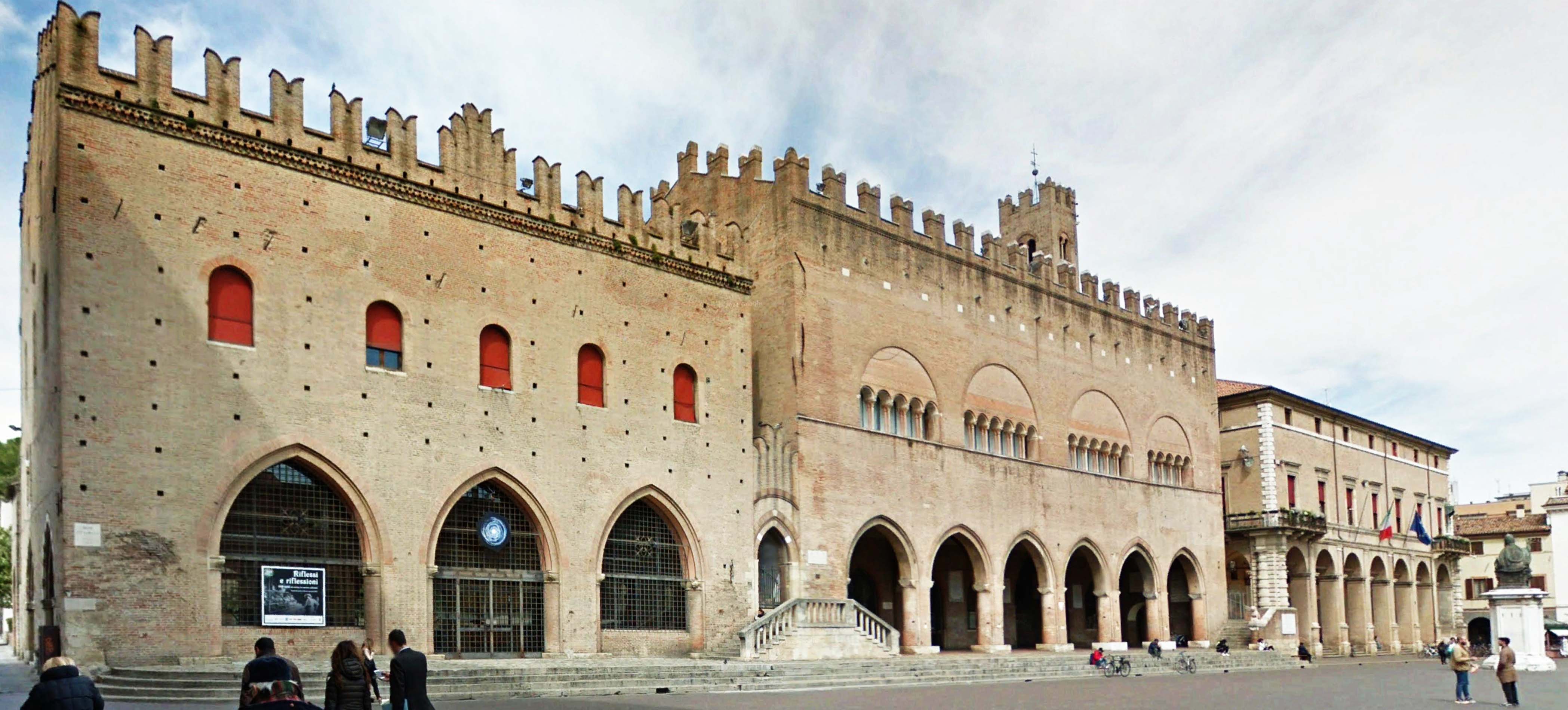 Vista esterni - fronte Piazza Cavour