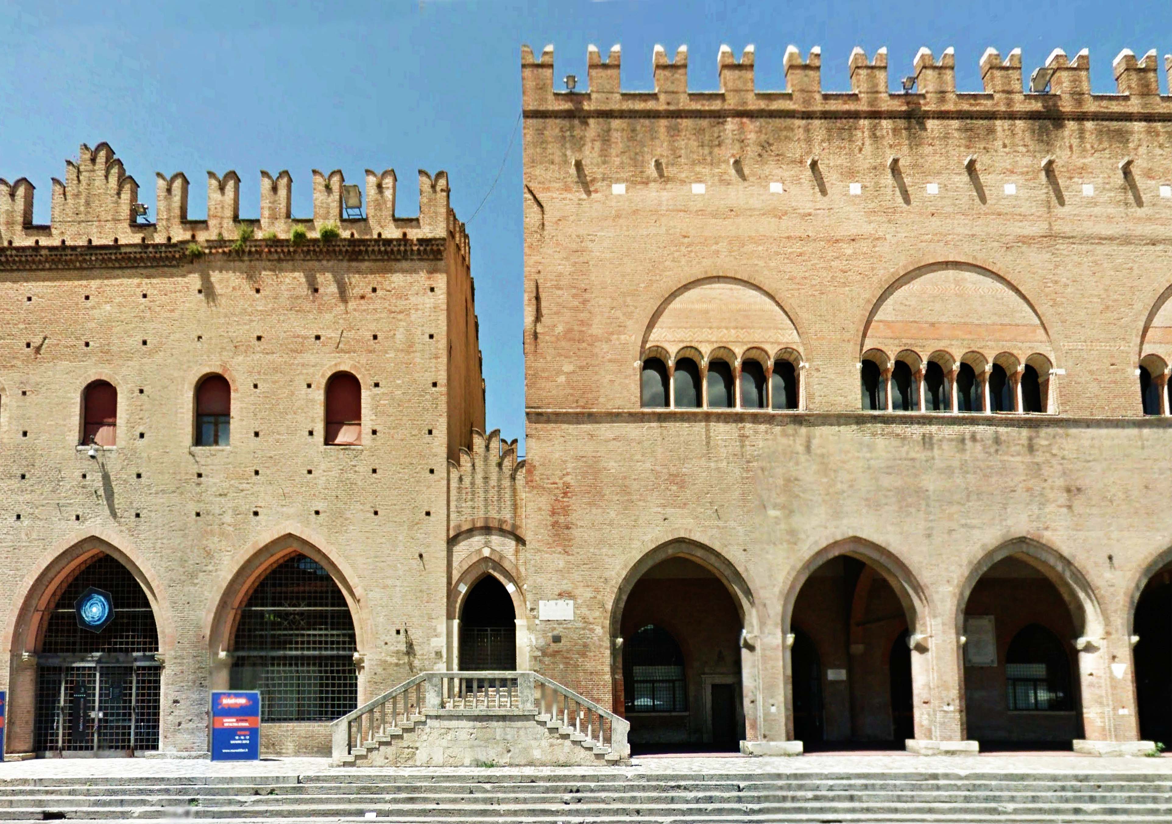 Vista esterni - fronte Piazza Cavour
