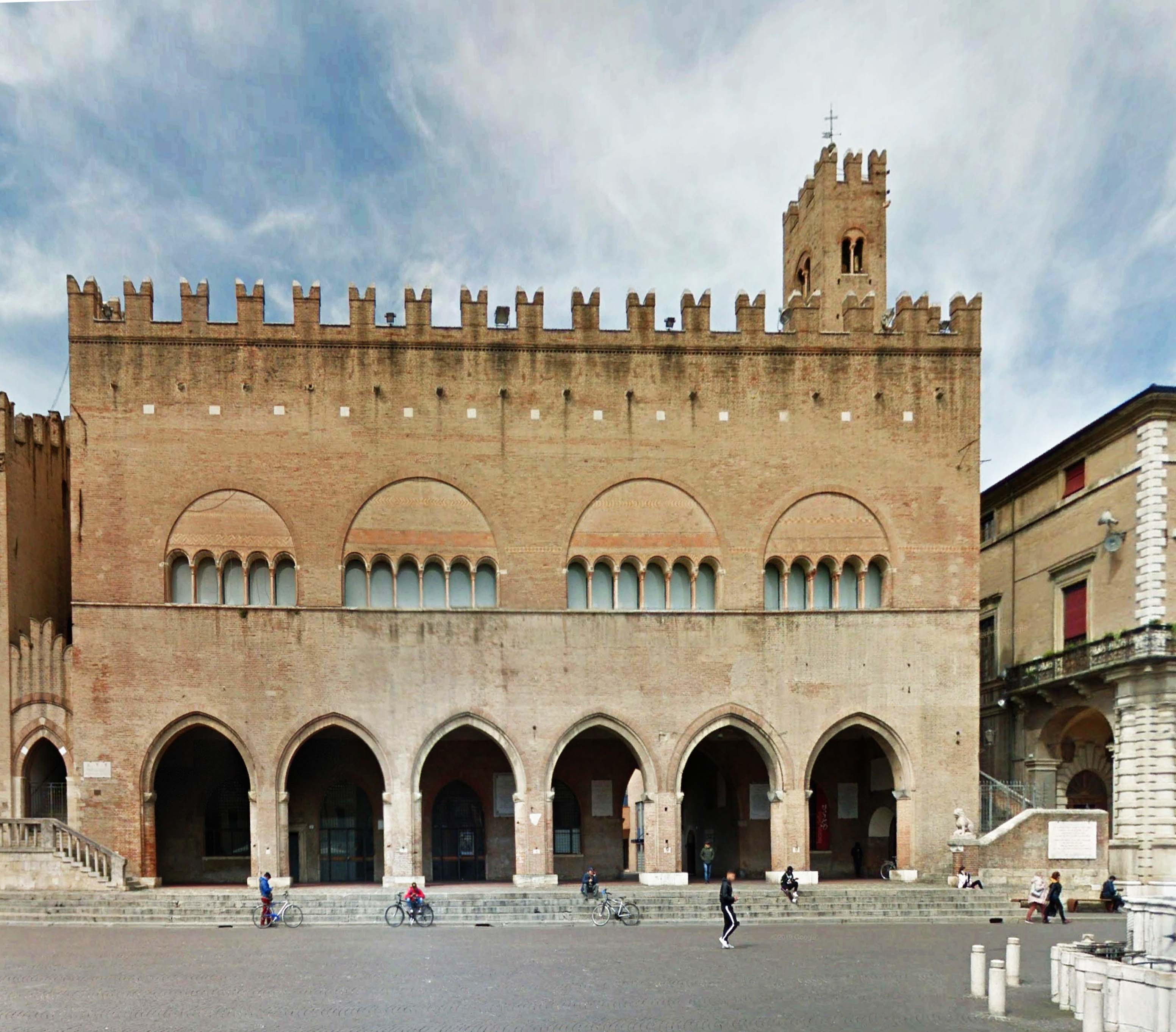 Vista esterni - fronte Piazza Cavour