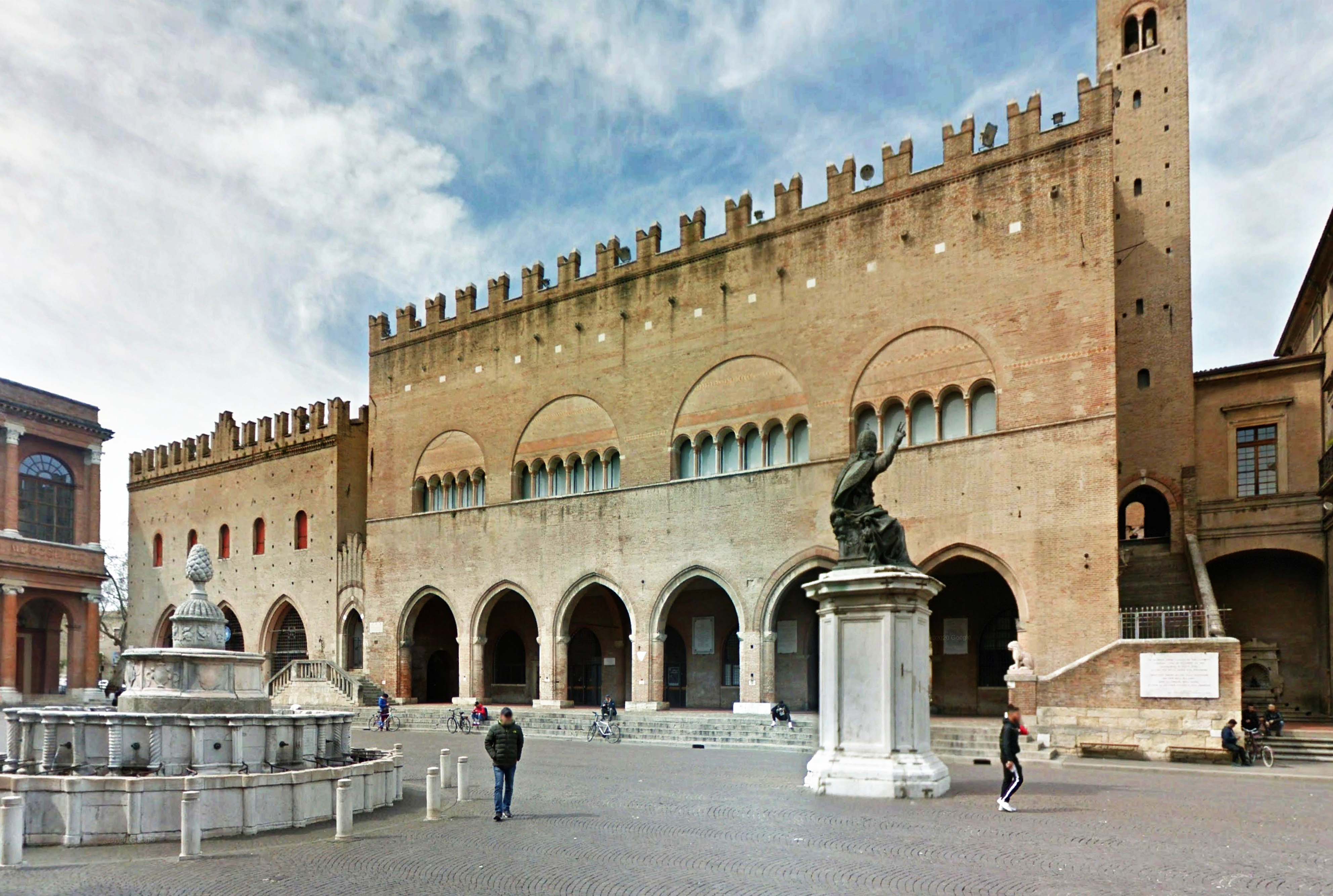 Vista esterni - fronte Piazza Cavour