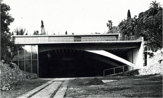 Veduta del prospetto sud - Particolare arcata di sostegno, 1980