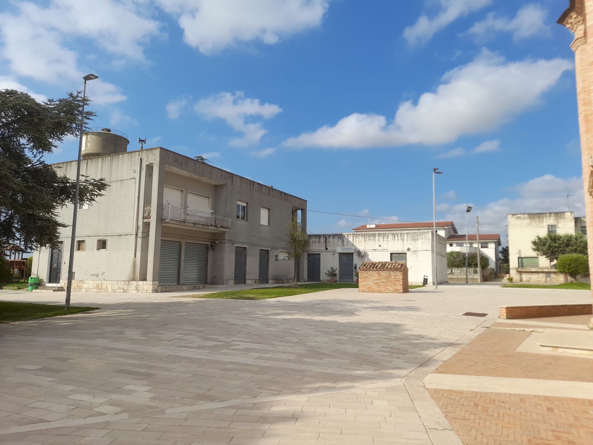 Poste e telegrafi e botteghe - scorcio prospettico