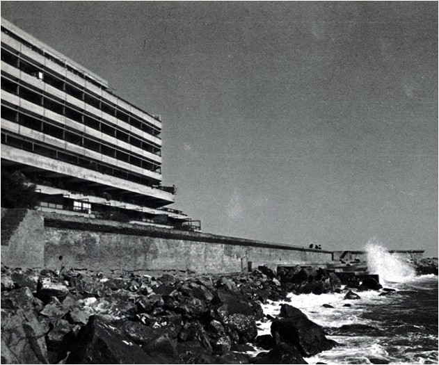 Foto dell'edificio a pochi anni dalla costruzione - Particolare prospetto SUD 