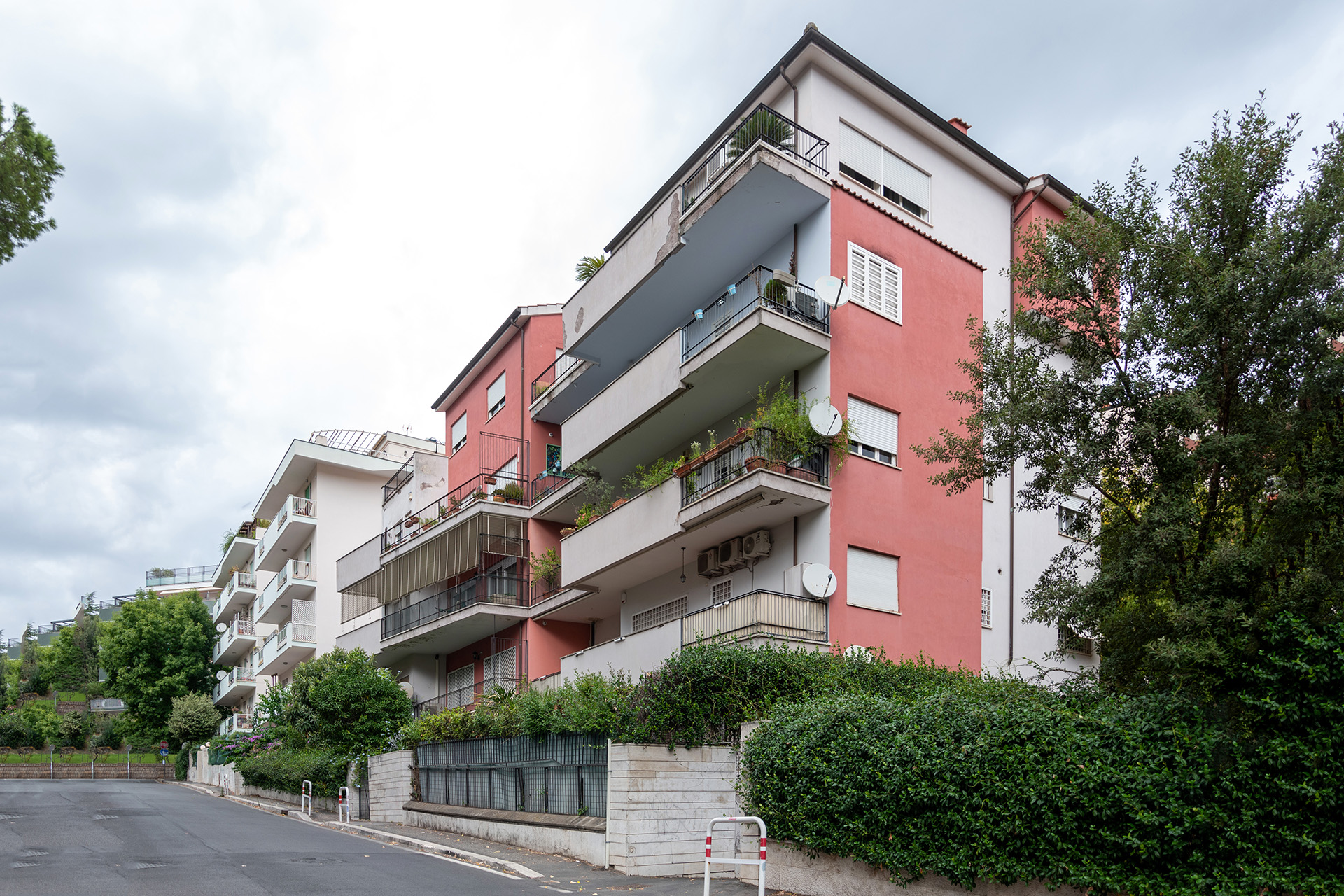 Vista laterale da Via Apollo Pizio