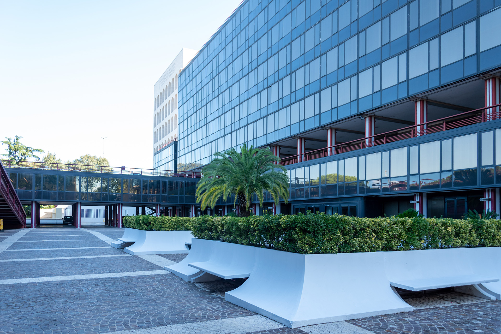 Vista dal piazzale d'ingresso