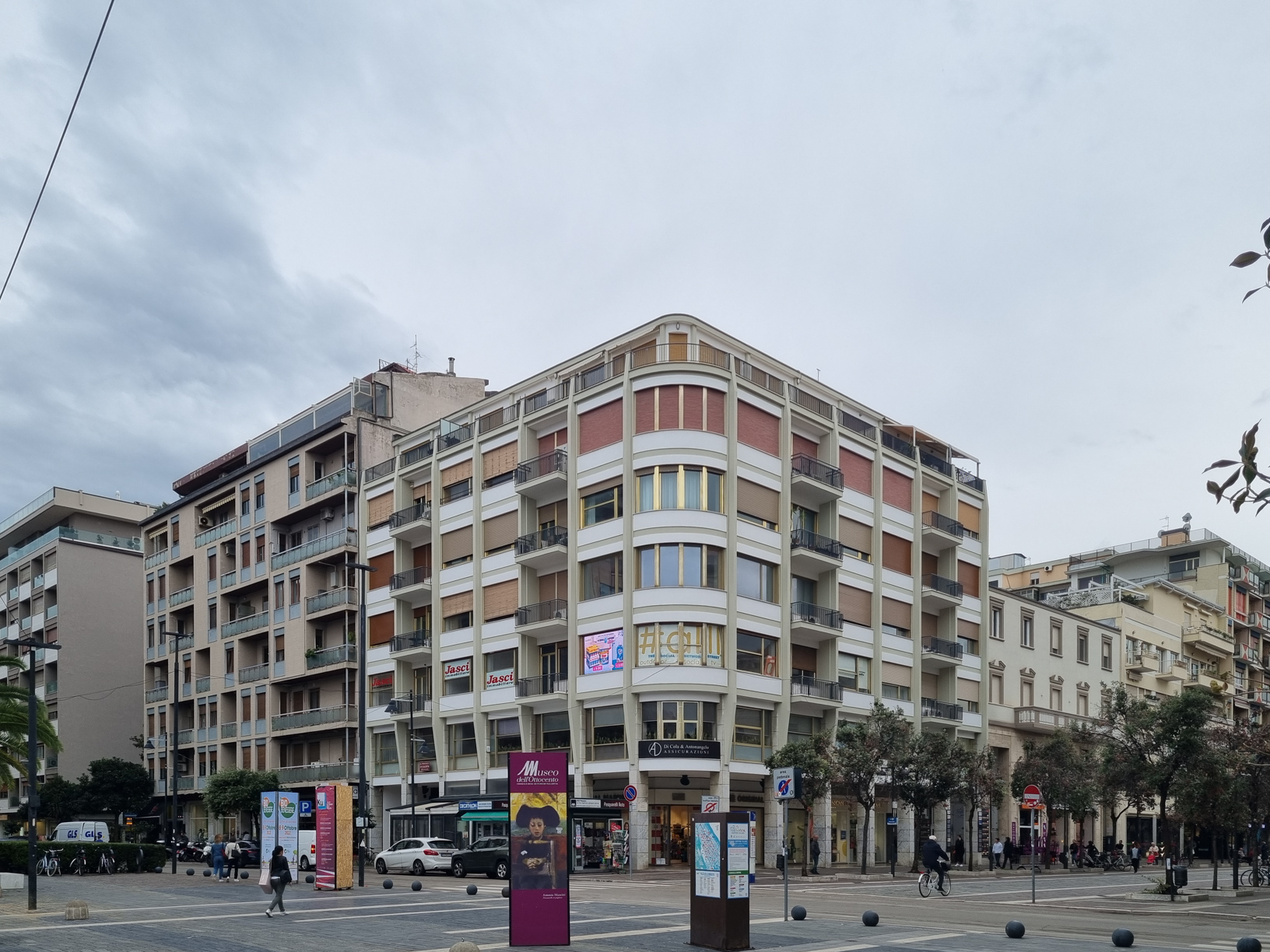 Vista da Piazza della Rinascita