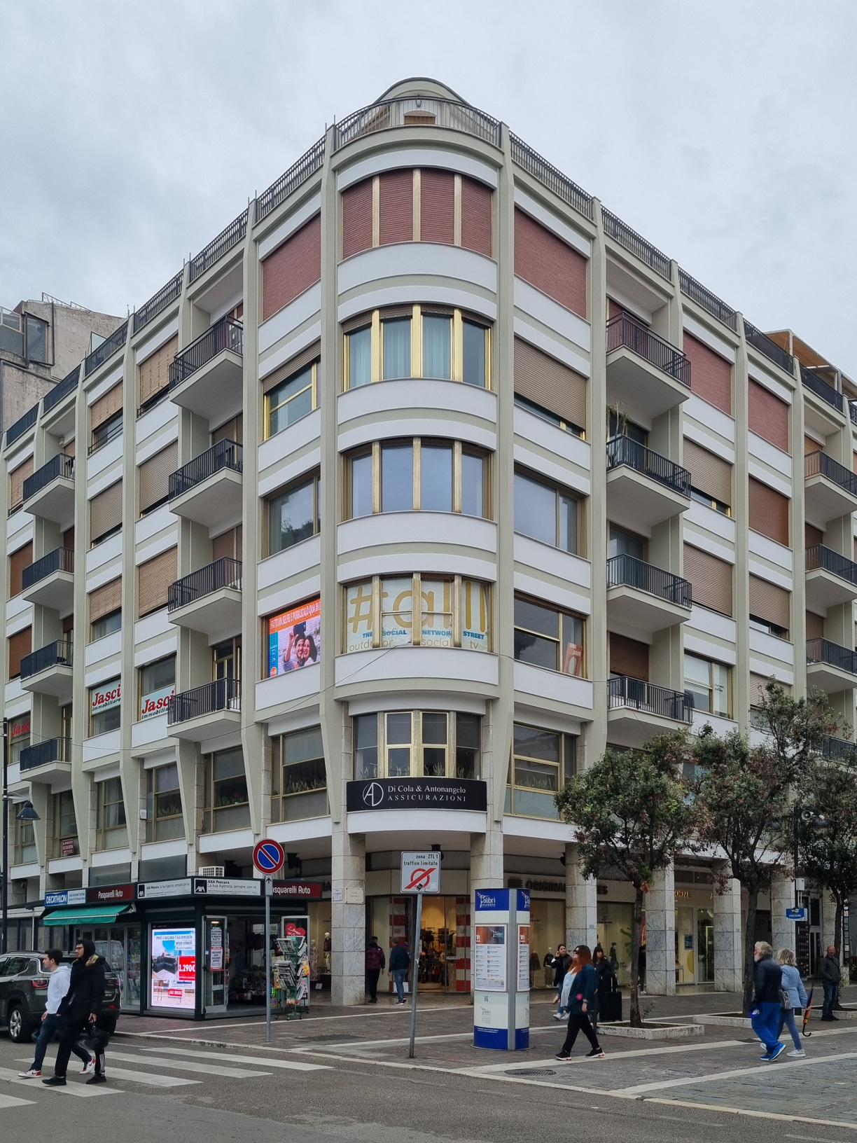 Dettaglio della soluzione d'angolo