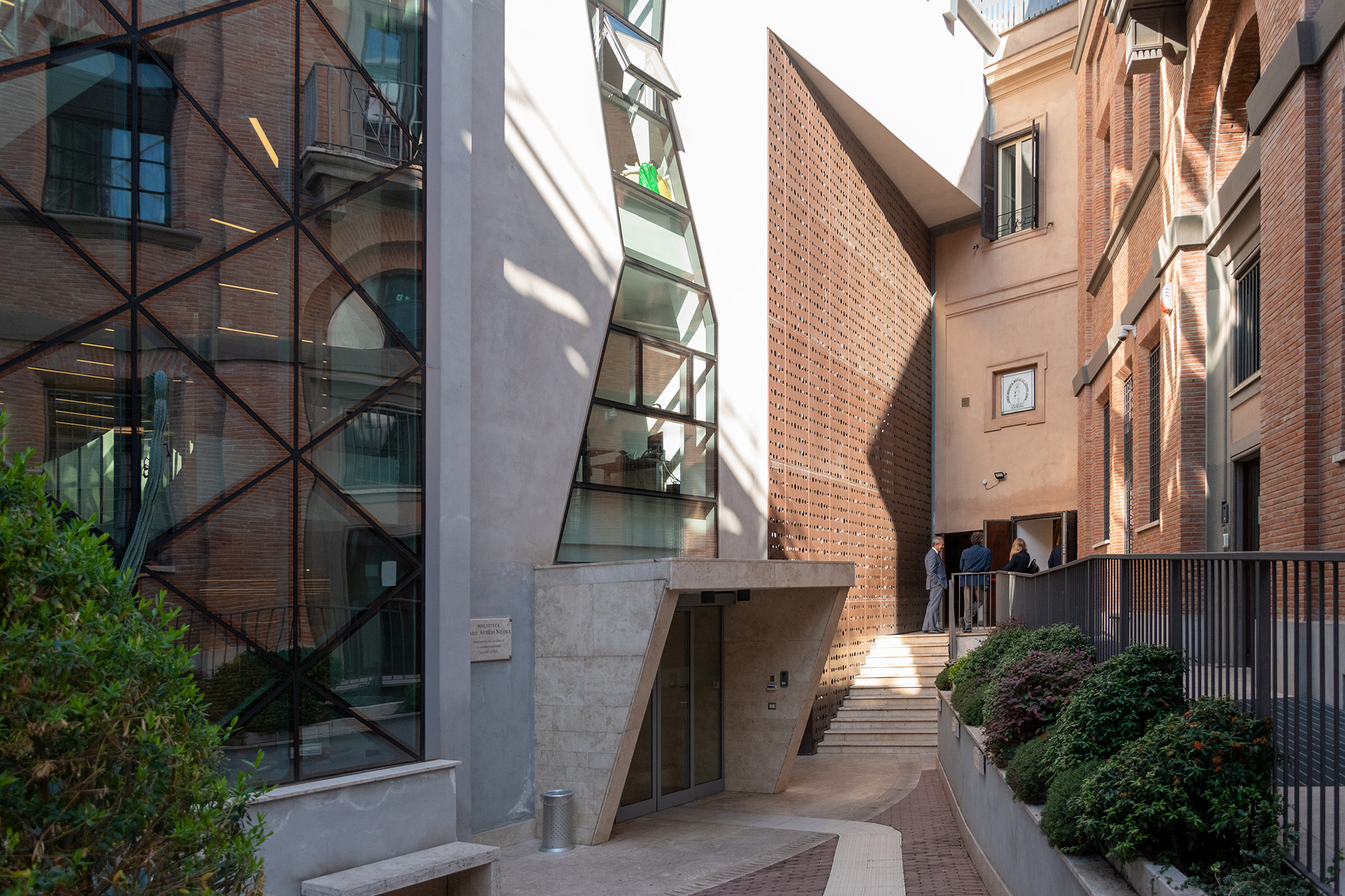 Ingresso principale alla biblioteca