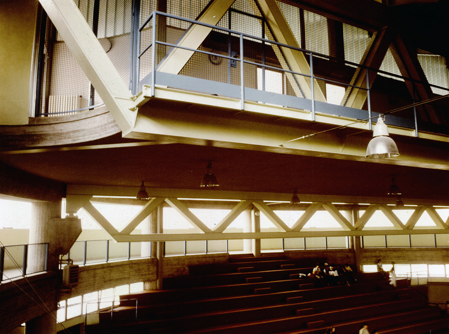 Particolare delle travi e dei ballatoi