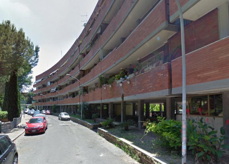 Vista di un edificio in linea, lato logge