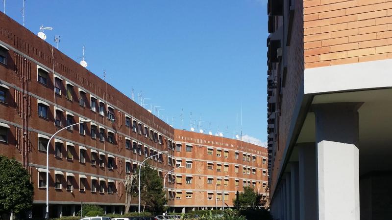 Vista tra due linee parallele