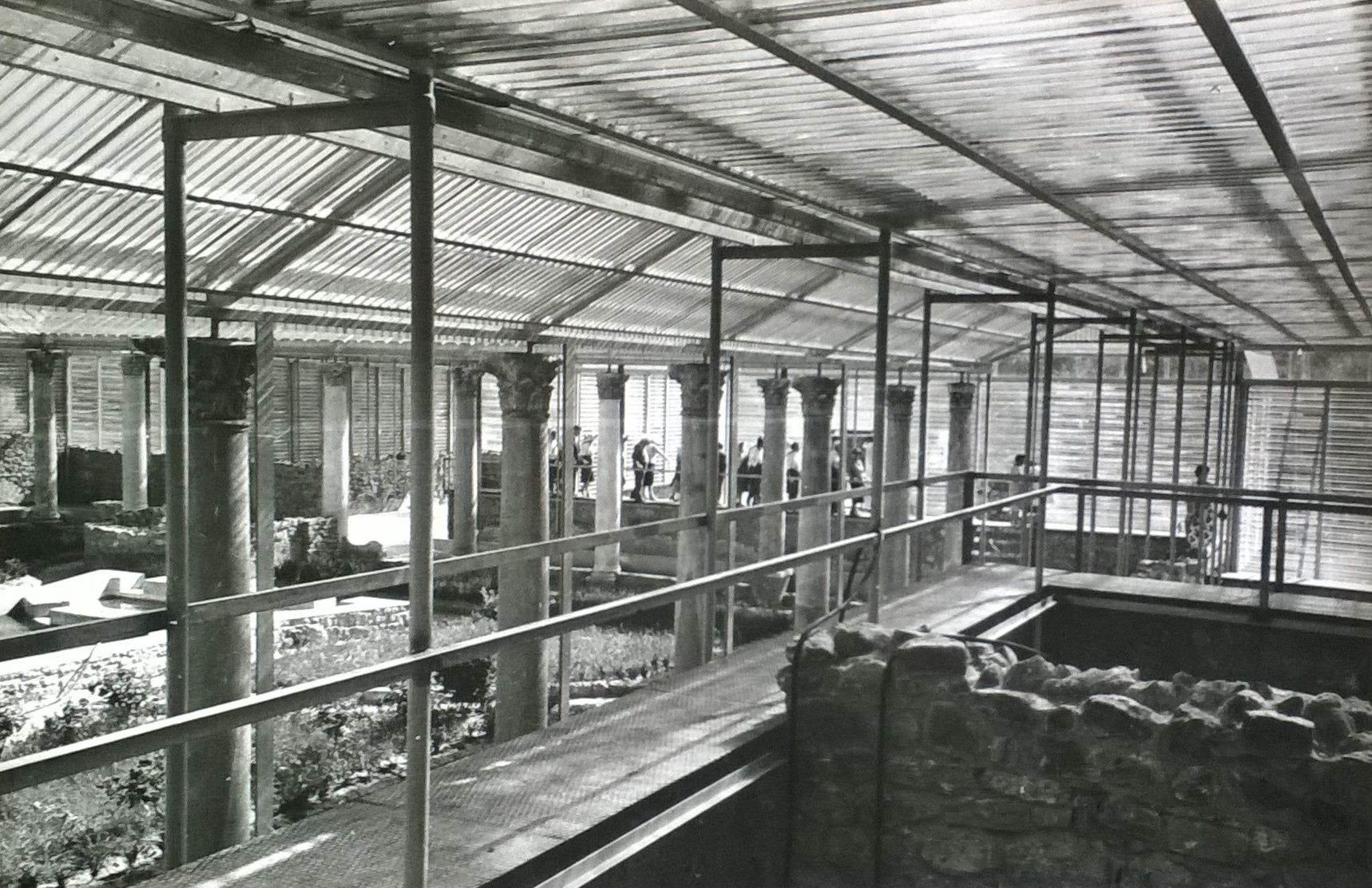 Interno con le passerelle di visita 