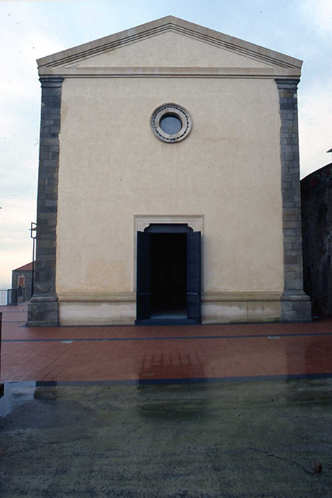 Vista fronte d'ingresso