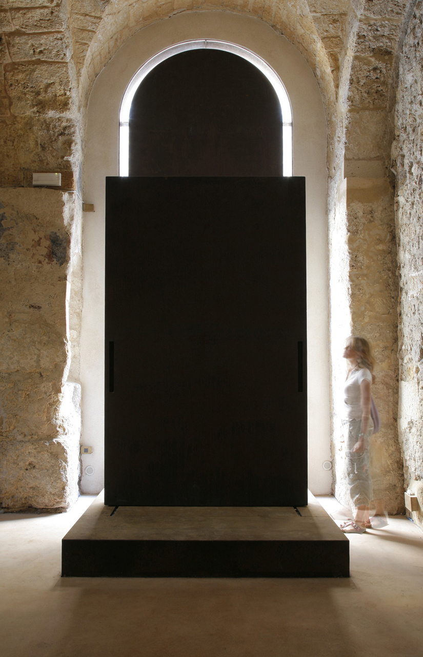 Il protale dell'endonartece visto dalla navata