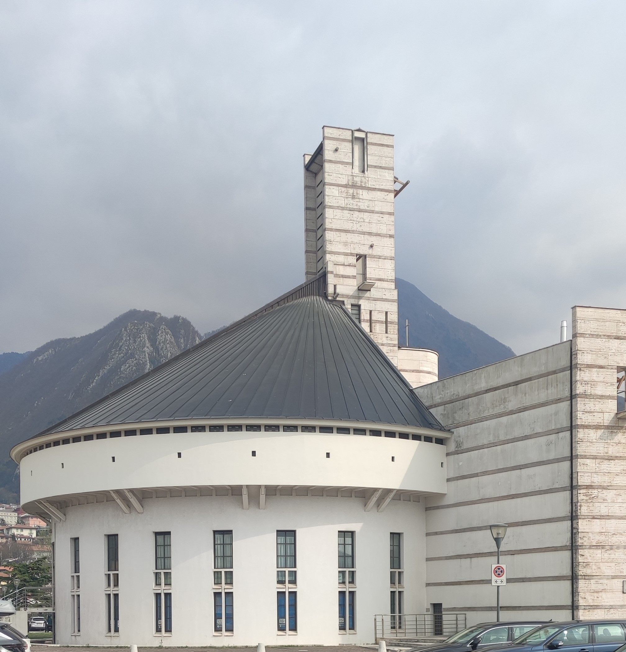 Veduta del corpo a pianta circolare ospitante l'aula