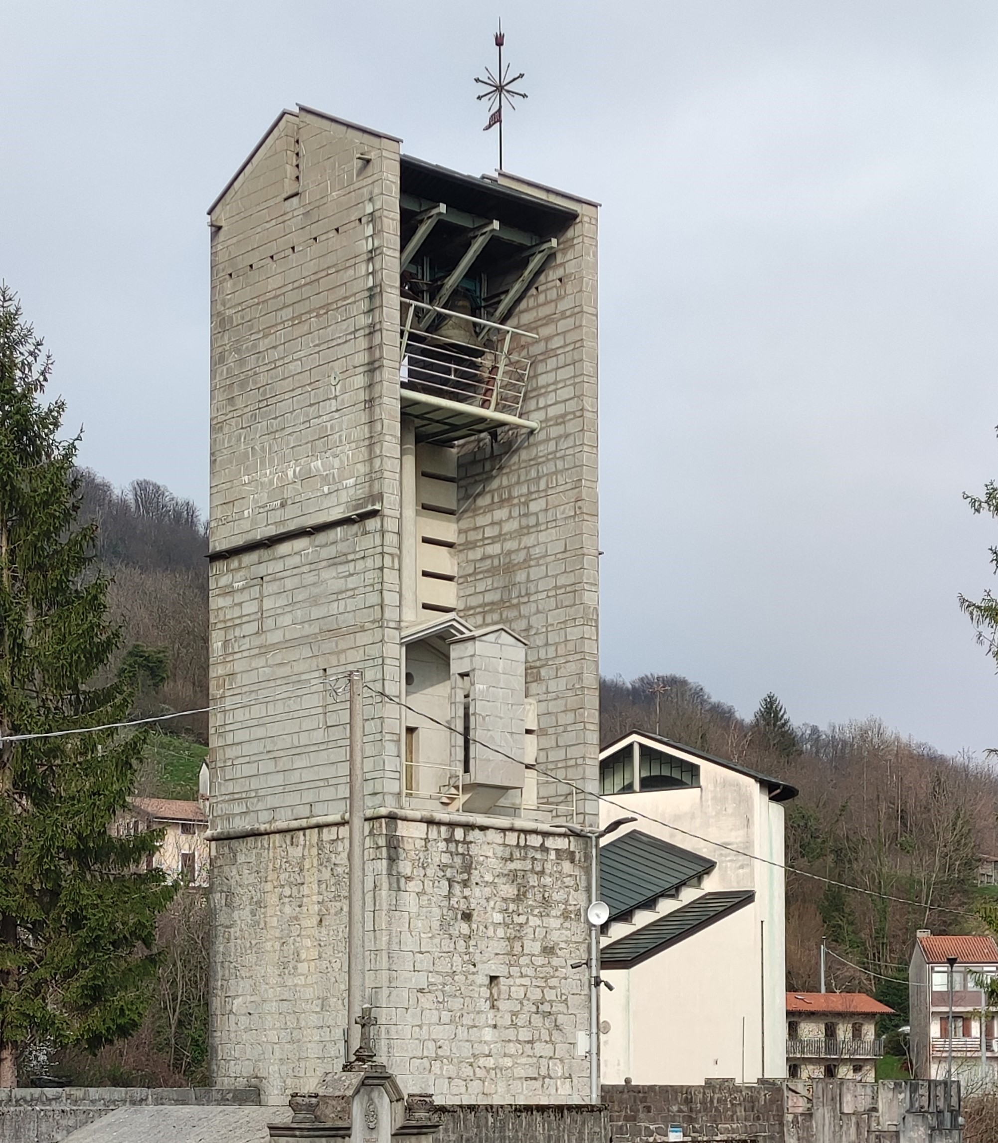 Veduta complessiva del campanile